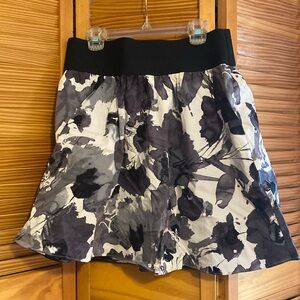 Express high waisted printed and lined mini skirt with pockets, size small